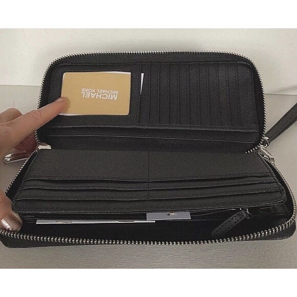 New Michael Kors Jet Set Large Travel Continental wallet PVC Black with Silver - Picture 5 of 7